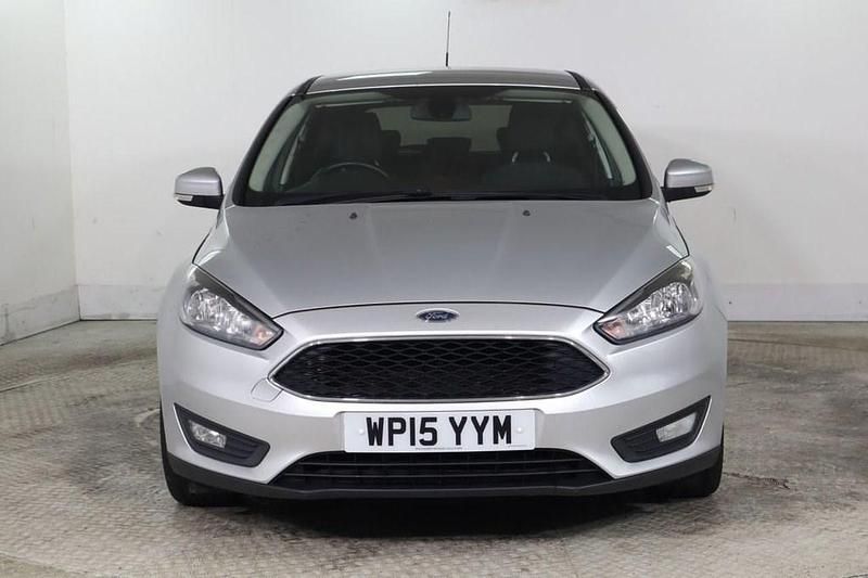 Used Ford Focus Zetec 115 HP (84 kW) 2015 Silver Hatchback