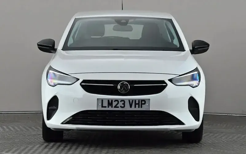Used Vauxhall Corsa Design Edition 101 HP (74 kW) 2023 White Hatchback