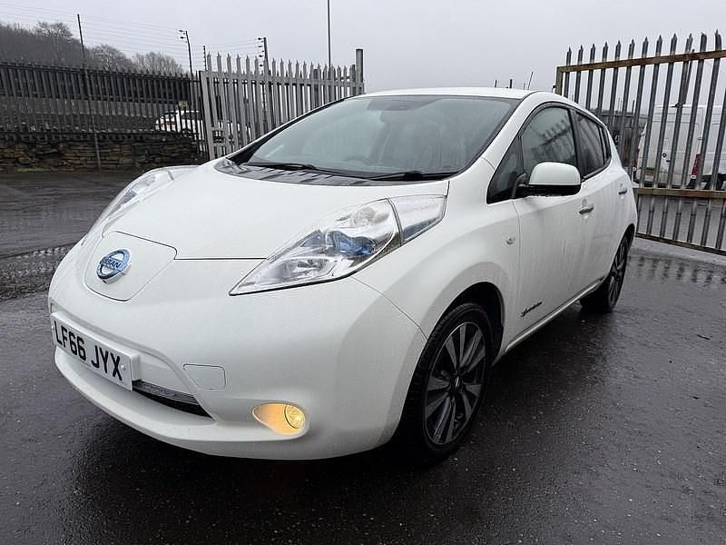 Used Nissan Leaf Tekna 80 kW (109 HP) 2016 White Hatchback