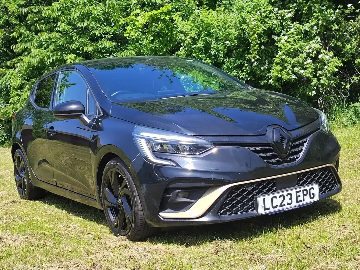 Used Renault Clio V Engineered 92 HP (67 kW) 2023 Black Hatchback