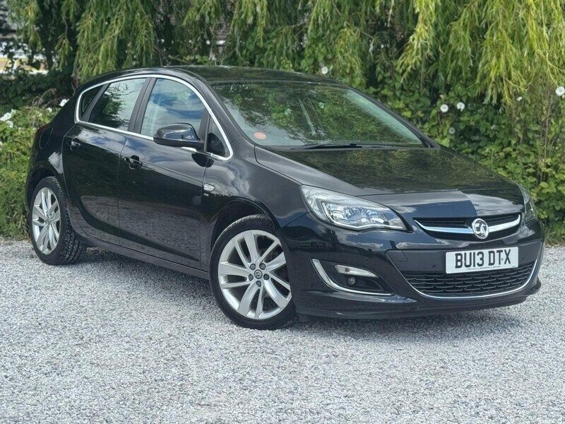 Black Used 2013 Vauxhall Astra SRi Hatchback | £3,245 (Fair price) - Image 1/4