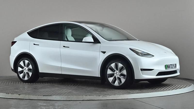 White Used 2022 Tesla Model Y Long Range AWD SUV | £24,498 (Fair price) - Image 1/3