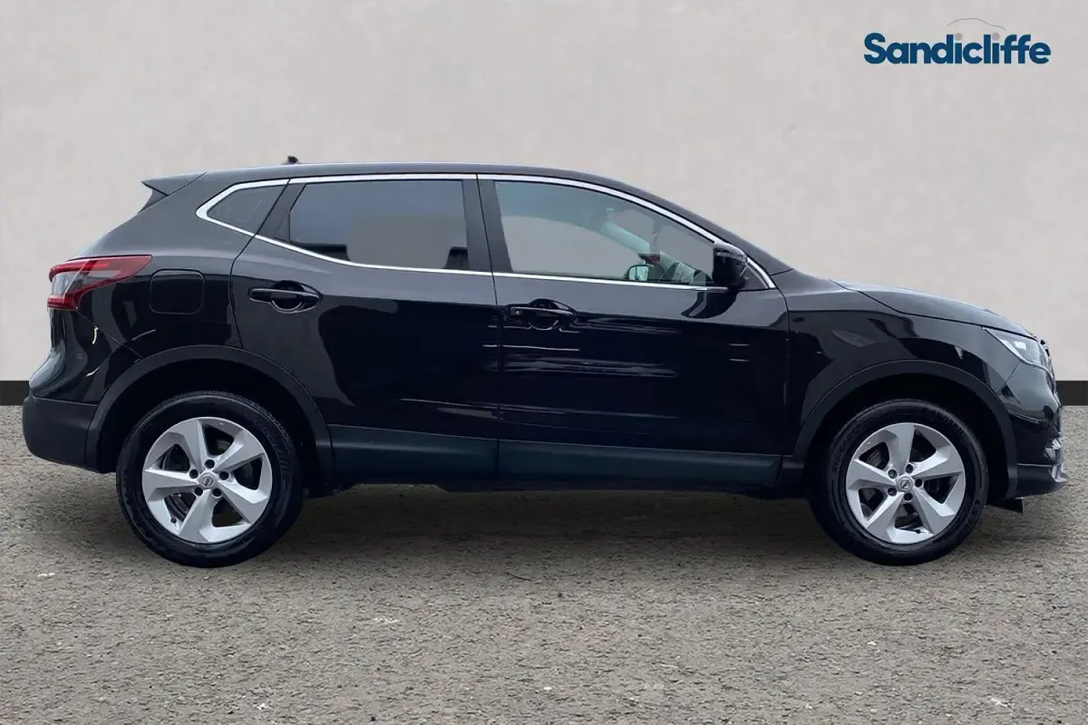 Usado Nissan Qashqai Acenta Premium 140 HP (102 kW) 2020 Preto SUV