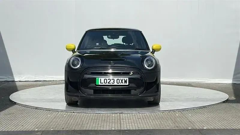 Usado Mini Cooper SE Hatch 135 kW (184 CV) 2023 Negro Utilitario