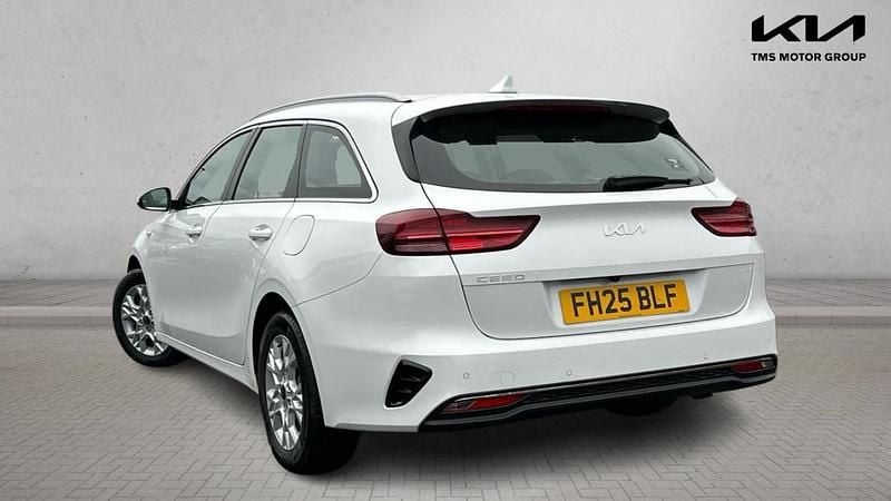 Used Kia Ceed 2025 White Hatchback