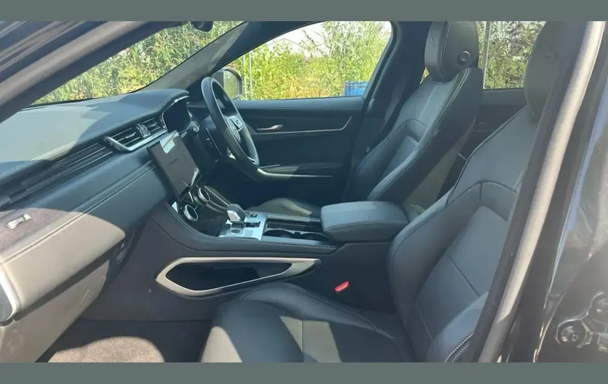 Used Jaguar F-Pace R-Dynamic 404 HP (297 kW) 2024 Black SUV