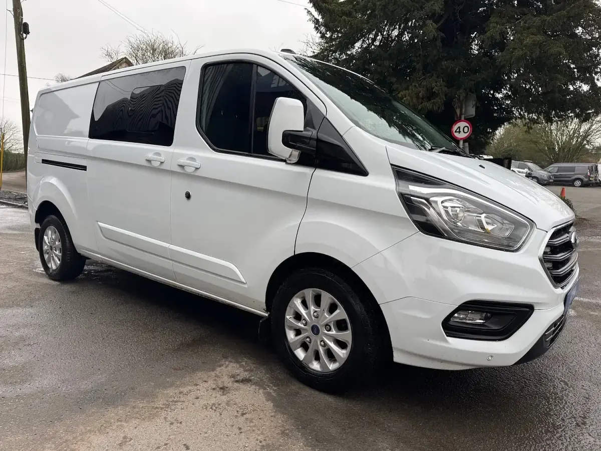 Used Ford Transit Custom Limited 130 HP (95 kW) 2022 White Van