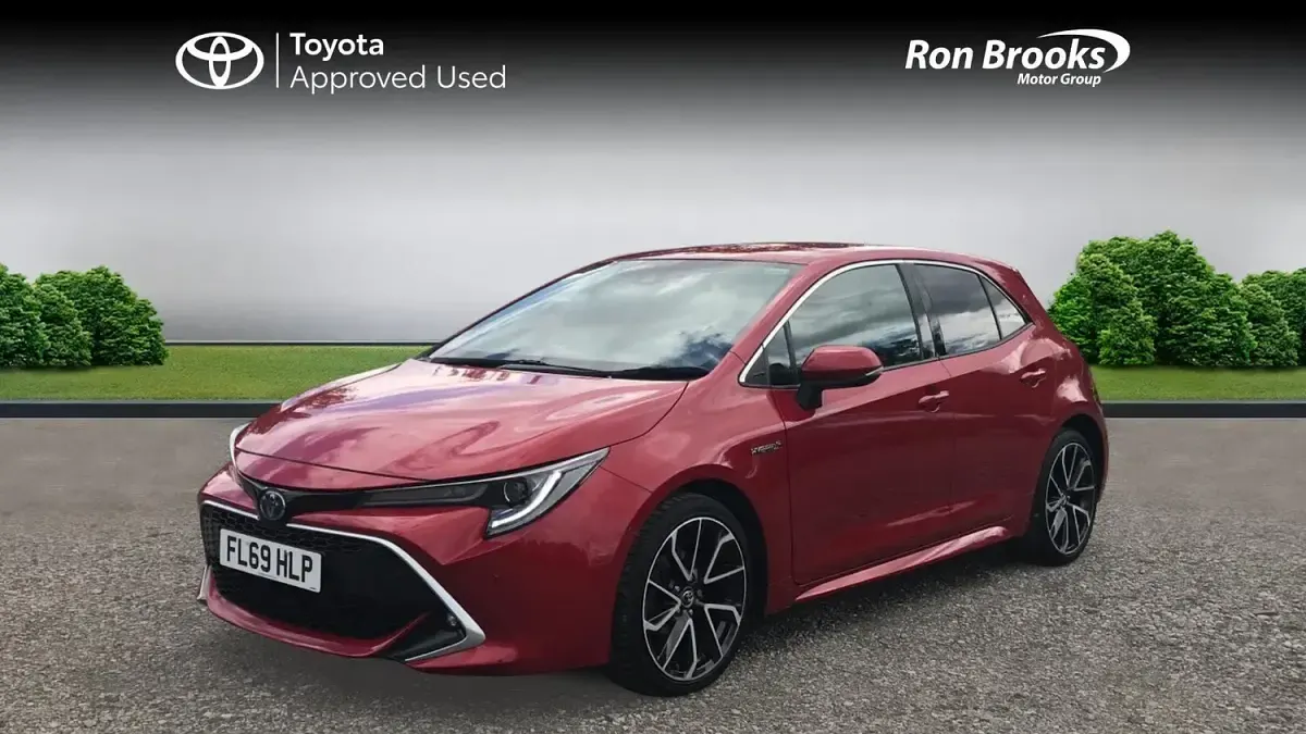 Used Toyota Corolla 122 HP (89 kW) 2019 Red Hatchback