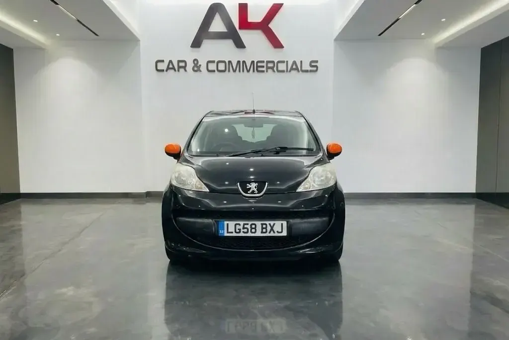 Begagnad Peugeot 107 68 HK (50 kW) 2008 Svart Halvkombi