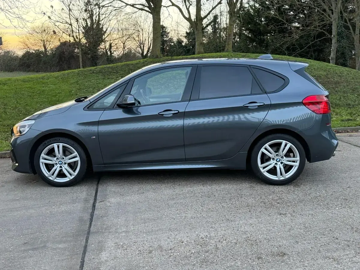 Begagnad BMW 218 M Sport 2019 Grå Halvkombi