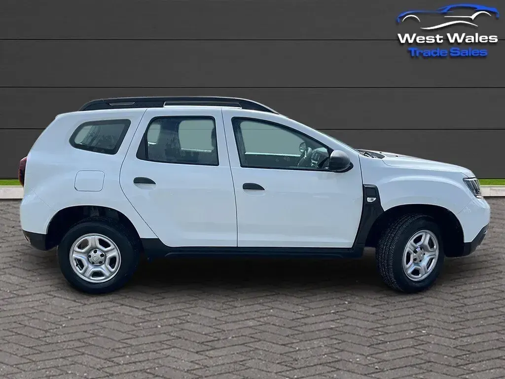 Used Dacia Duster Essentiel 114 HP (83 kW) 2019 White SUV