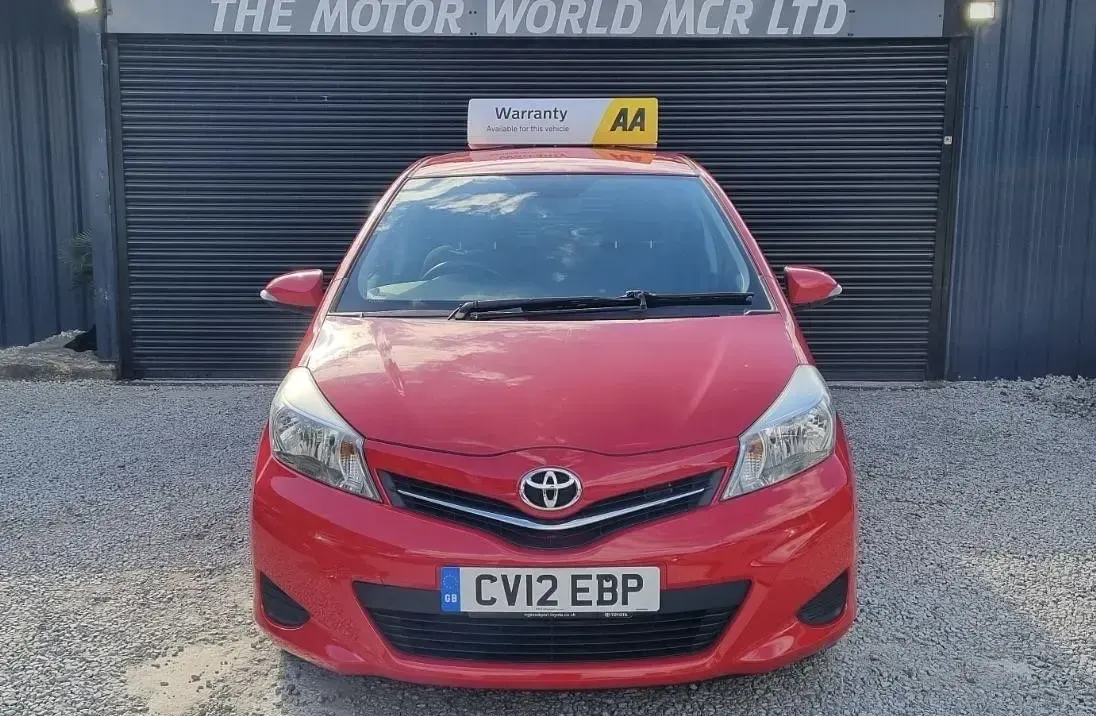 Gebraucht Toyota Yaris 99 PS (72 kW) 2012 Rot Kleinwagen