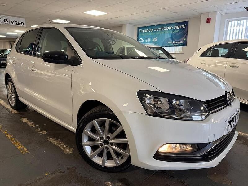 Used VW Polo Design 60 HP (44 kW) 2015 White Hatchback