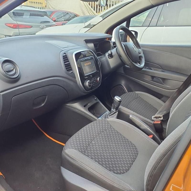 Used Renault Captur Iconic 90 HP (66 kW) 2018 Orange SUV