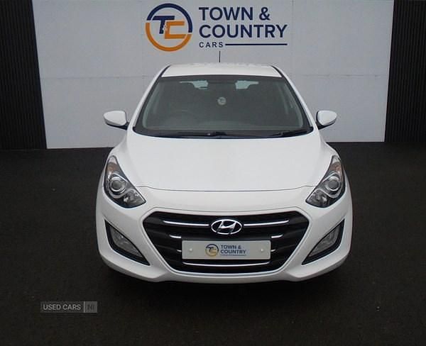 Used Hyundai i30 SE 110 HP (80 kW) 2016 White Hatchback