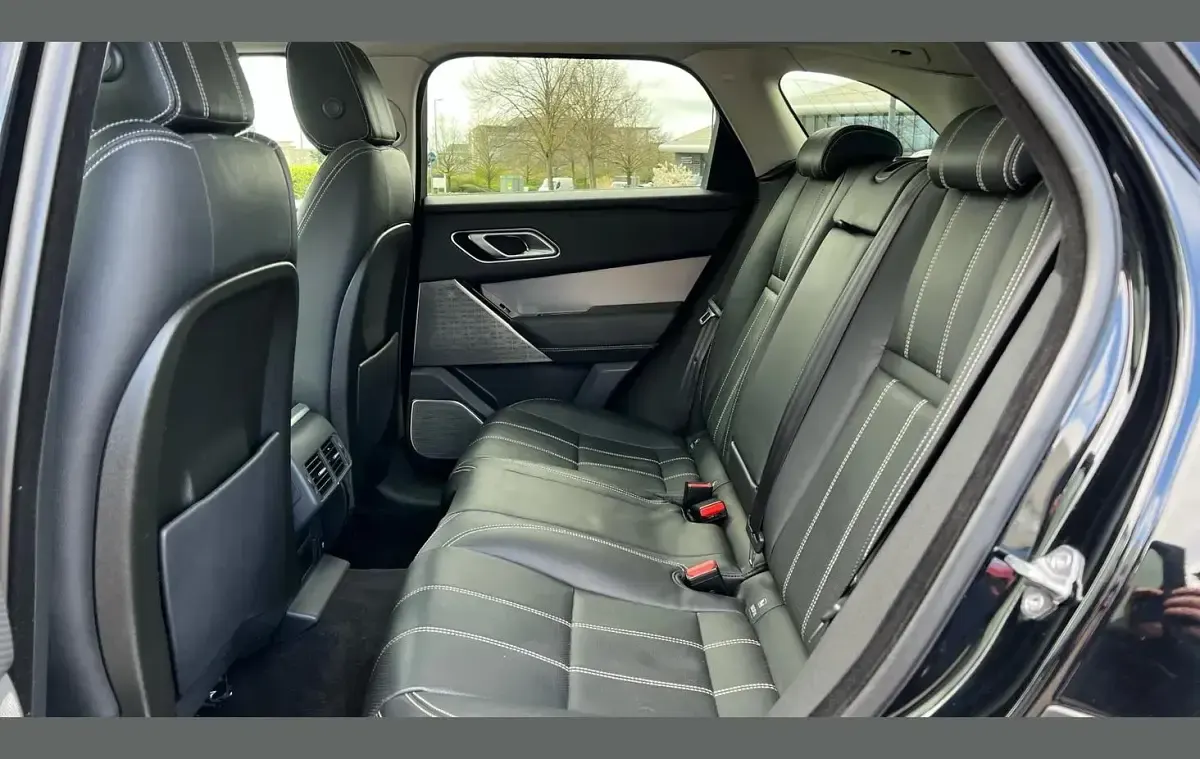 Second-hand Land Rover Range Rover Velar SE Dynamic 249 CP (183 kW) 2019 Negru SUV