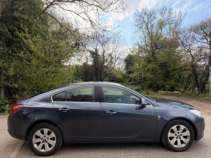 Used Vauxhall Insignia 140 HP (102 kW) 2009 Blue Hatchback