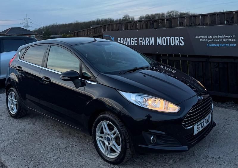 Usado Ford Fiesta Zetec 125 HP (91 kW) 2013 Preto Citadino