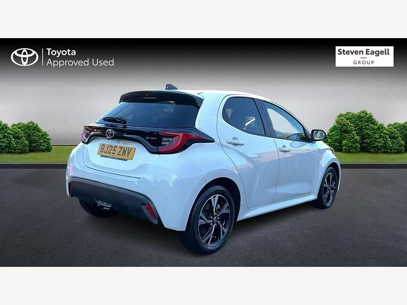 Used Toyota Yaris Hybrid Design 2025 White Hatchback