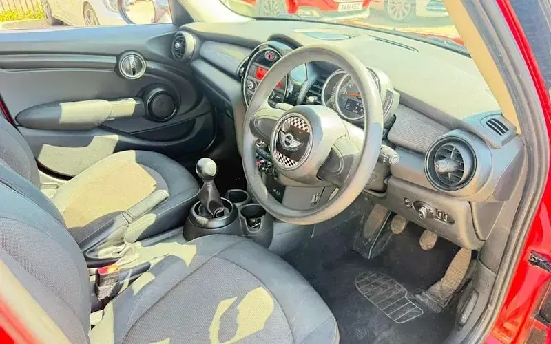 Used Mini Cooper Hatch 136 HP (100 kW) 2018 Red Hatchback