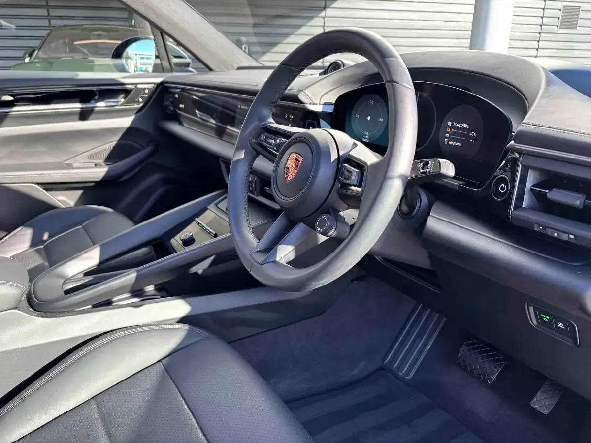 Used Porsche Macan 264 kW (360 HP) 2025 Black SUV