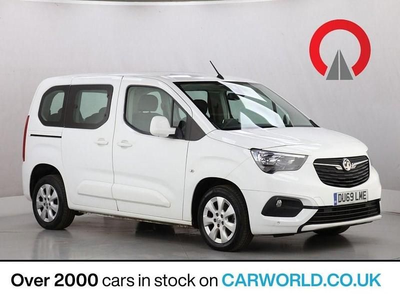 Used Vauxhall Combo S 100 HP (73 kW) 2019 White MPV