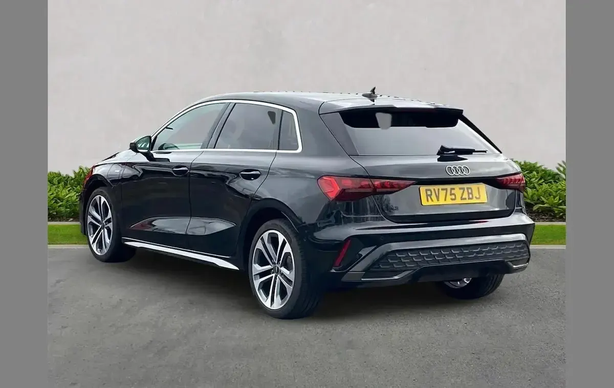 Begagnad Audi A3 e-tron S-Line 204 HK (150 kW) 2025 Svart Halvkombi