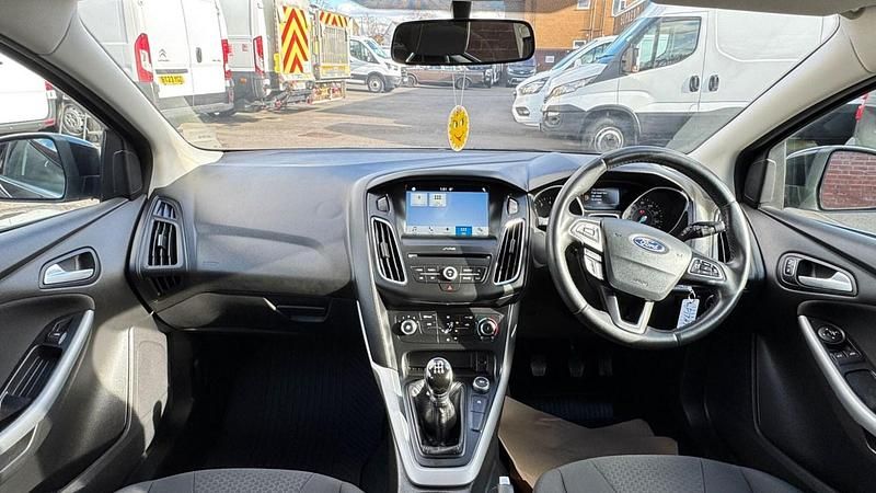 Used Ford Focus Zetec 101 HP (74 kW) 2017 Black Hatchback