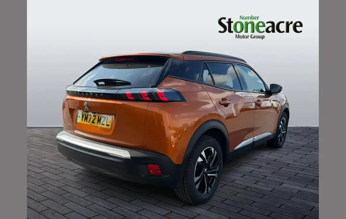 Second-hand Peugeot e-2008 Allure+ 100 kW (136 CP) 2023 Portocaliu SUV