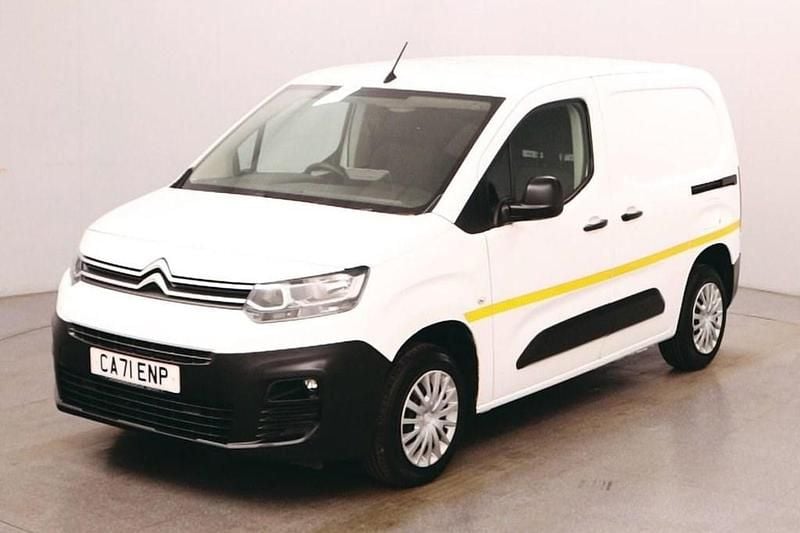 White Used 2021 Citroën Berlingo MPV | £8,590 (Super price) - Image 1/4