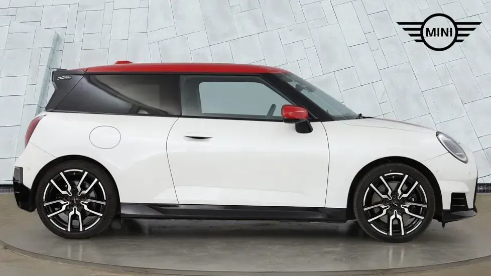 Used Mini Cooper Hatch 133 kW (181 HP) 2024 White Hatchback
