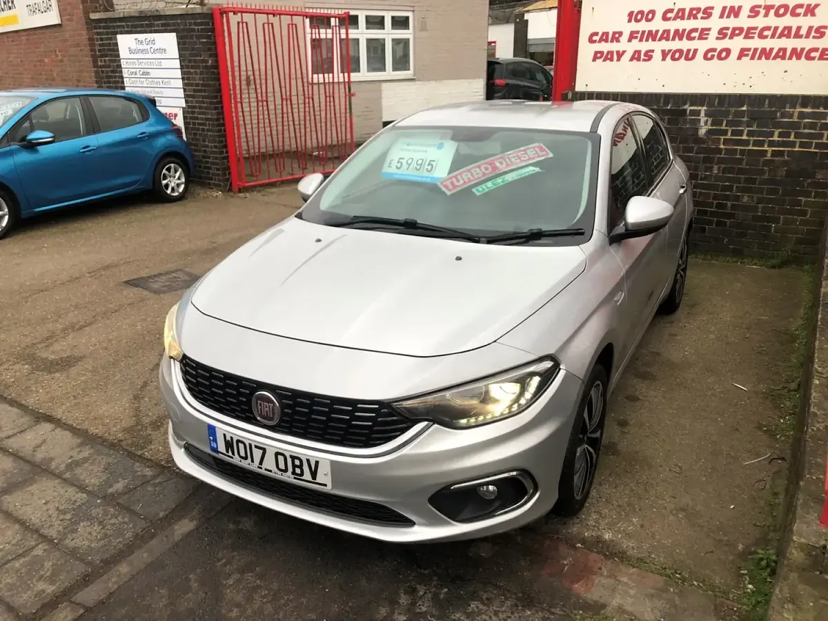 Usado Fiat Tipo Lounge 120 HP (88 kW) 2017 Prateado Citadino