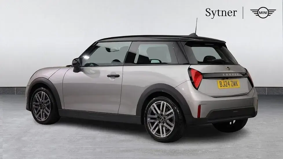 Used Mini Cooper Hatch 154 HP (113 kW) 2024 Silver Hatchback