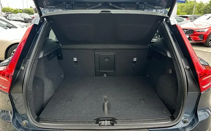 Used Volvo XC40 Plus 197 HP (144 kW) 2027 Blue SUV