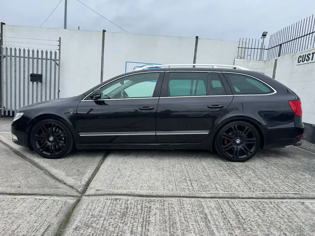 Used Skoda Superb Elegance 260 HP (191 kW) 2011 Black Estate