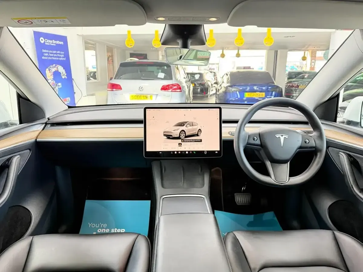 Used Tesla Model Y Long Range AWD 378 kW (514 HP) 2023 White SUV