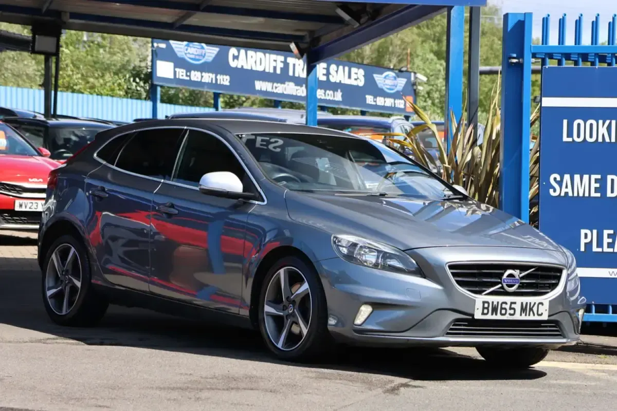 Gebraucht Volvo V40 R-Design 2016 Grau Kleinwagen