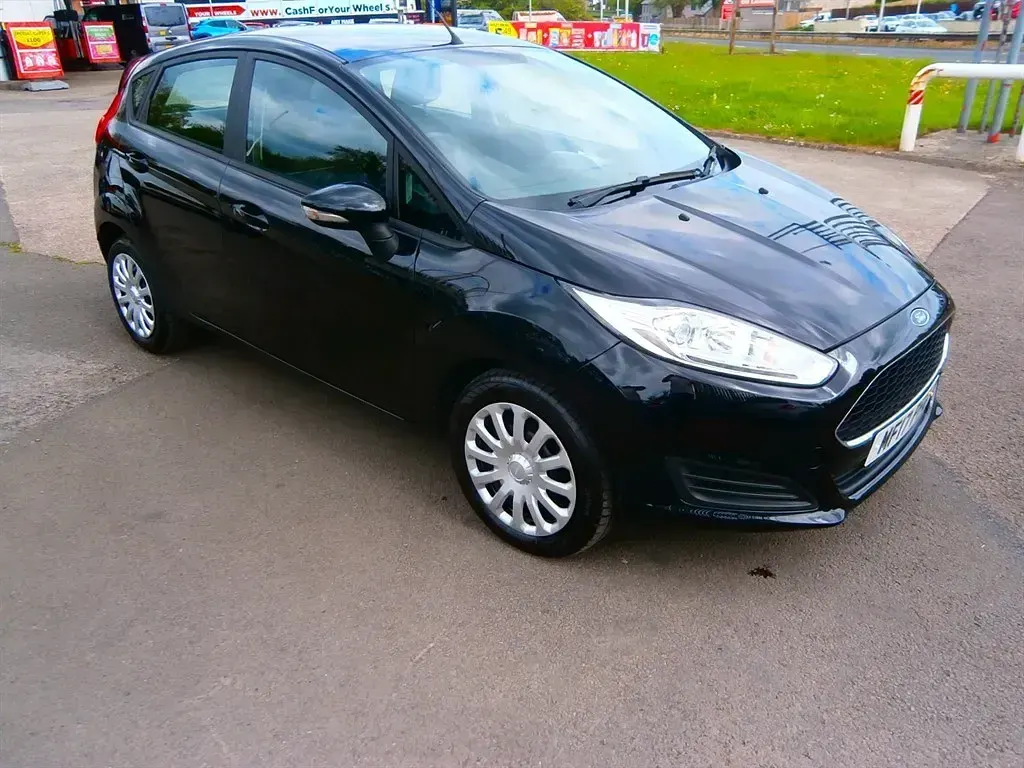 Begagnad Ford Fiesta Style 2017 Svart Halvkombi