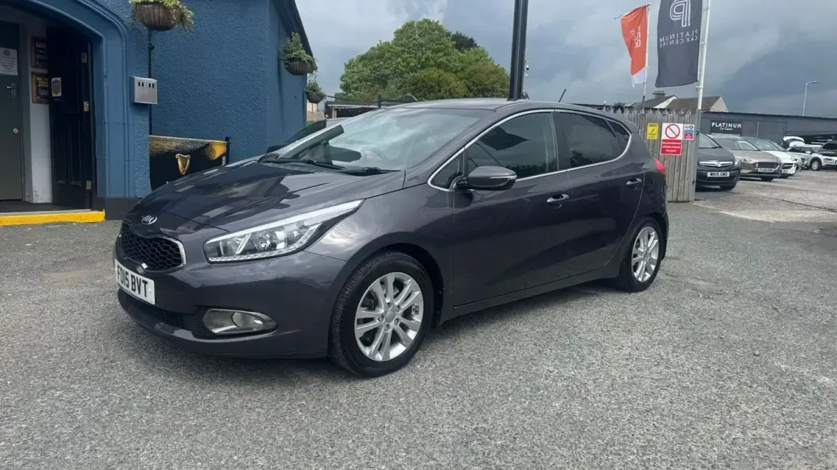 Używany Kia Ceed 2015 Srebrny Hatchback