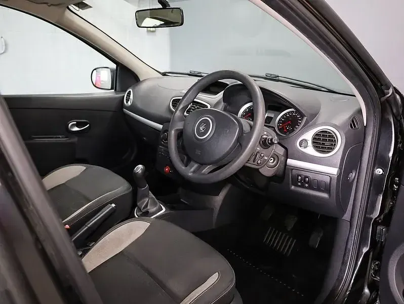 Używany Renault Clio II 2010 Czarny Hatchback