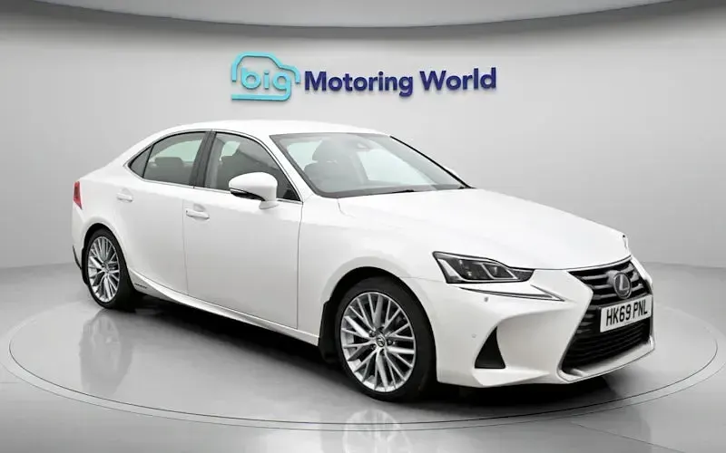 Used Lexus IS300h 223 HP (164 kW) 2019 Sedan