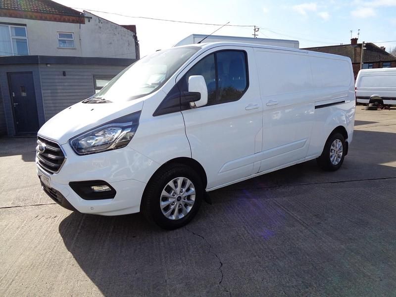 Used Ford Transit Custom Limited 130 HP (95 kW) 2021 White Van