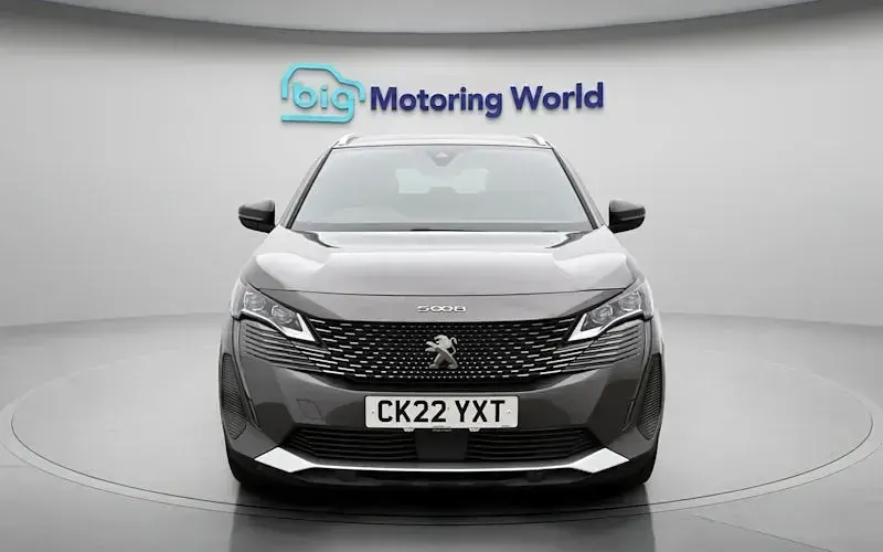 Usado Peugeot 5008 GT 131 HP (96 kW) 2022 Cinzento SUV