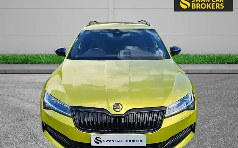 Used Skoda Superb SportlinePlus 190 HP (139 kW) 2019 Green Estate