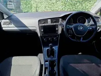 Used VW Golf VII SE 125 HP (91 kW) 2017 Red Hatchback
