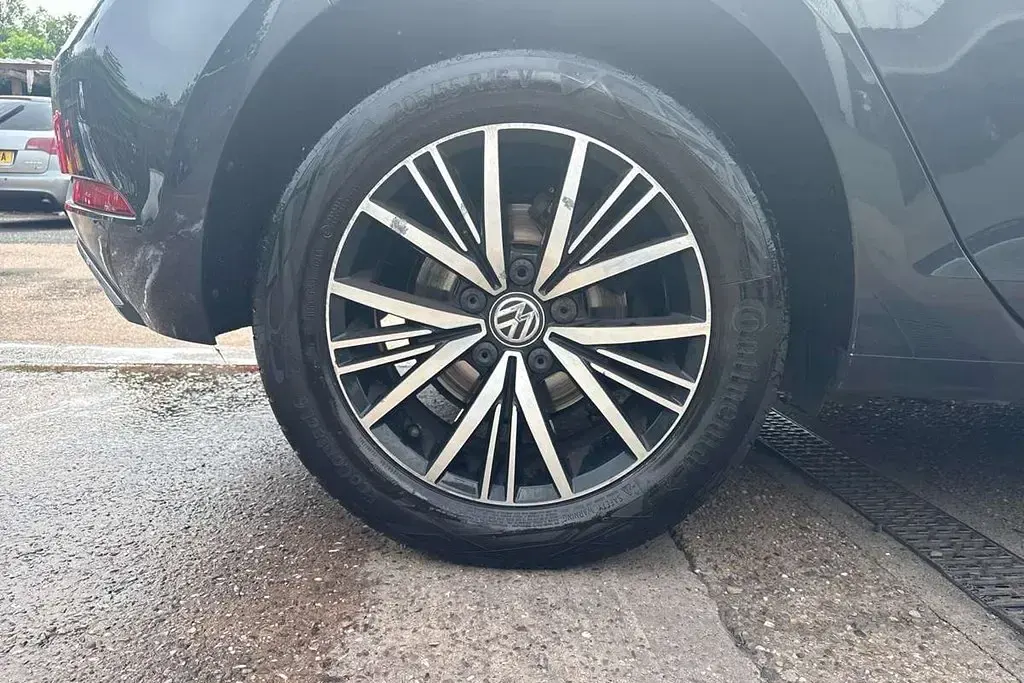 Used VW Golf VII SE 113 HP (83 kW) 2017 Grey Hatchback