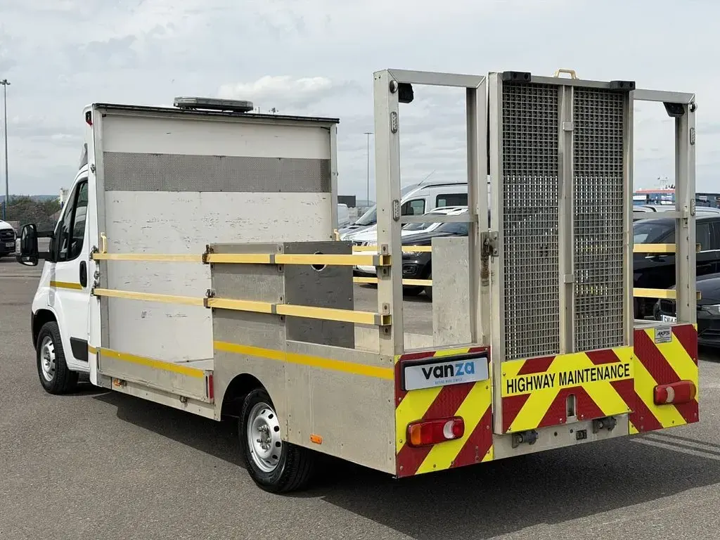 Used Peugeot Boxer 138 HP (101 kW) 2022 White Van