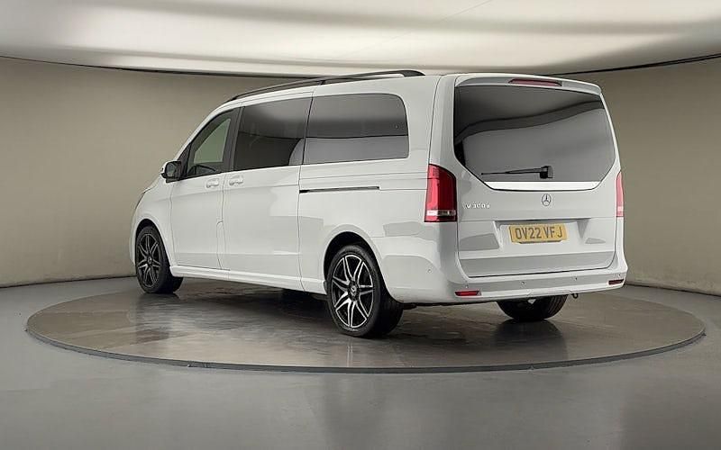 Used Mercedes V300 AMG line 237 HP (174 kW) 2022 White MPV