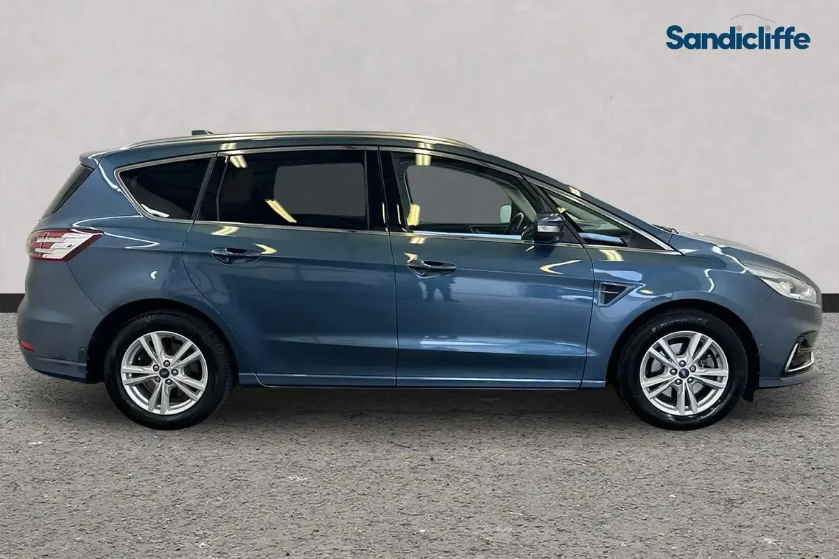 Used Ford S-MAX Titanium 190 HP (139 kW) 2022 Blue MPV