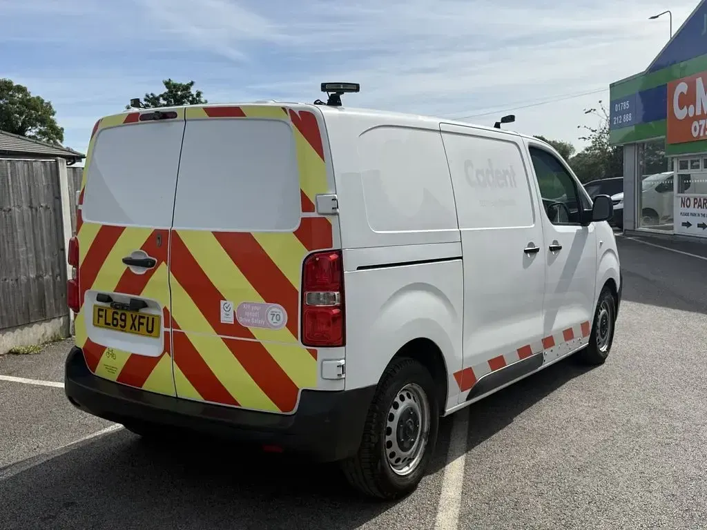 Used Vauxhall Vivaro Edition 100 HP (73 kW) 2020 White MPV